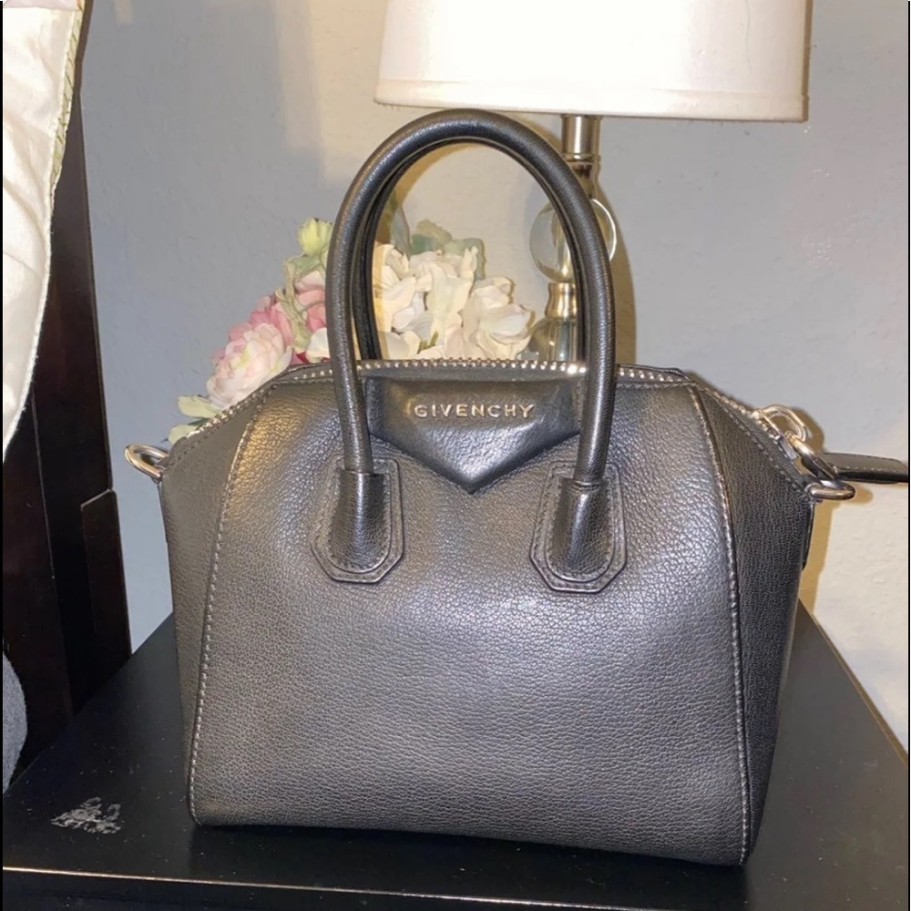 🔥 SOLD🔥 Black Authentic Givenchy Antigona Mini